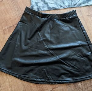 Girls Faux leather skirt